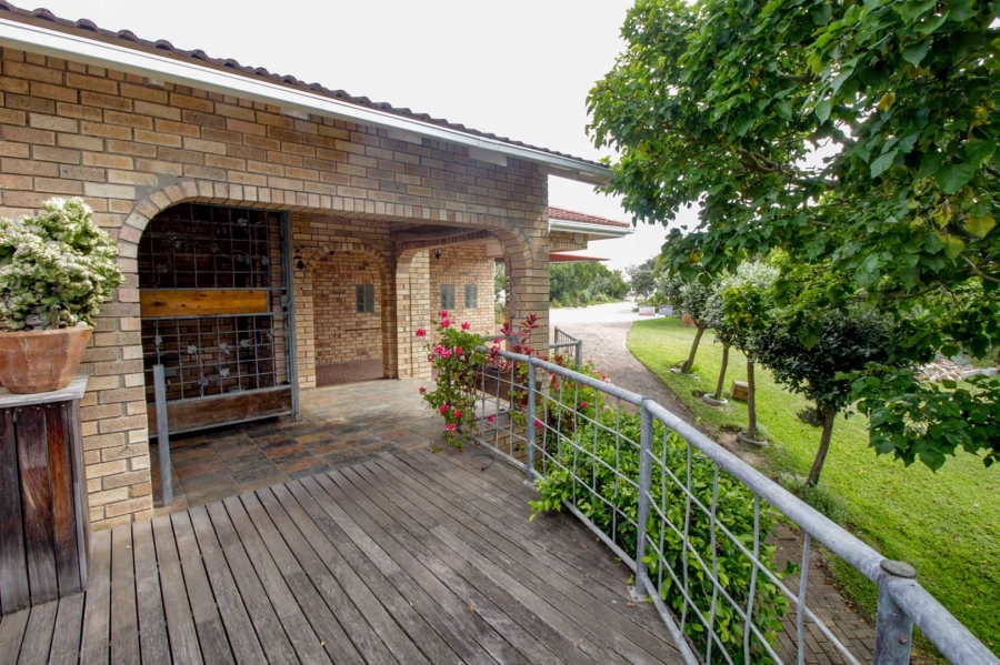 5 Bedroom Property for Sale in Paradise Beach Eastern Cape